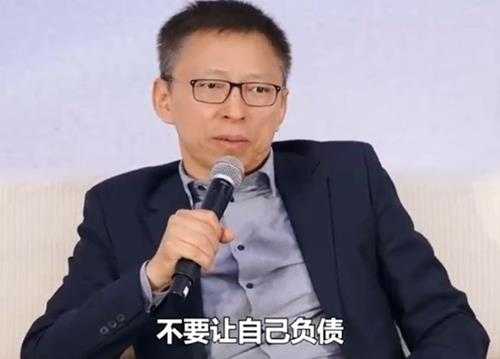 王菲送李嫣英国留学 18岁李嫣身材高挑亭亭玉立